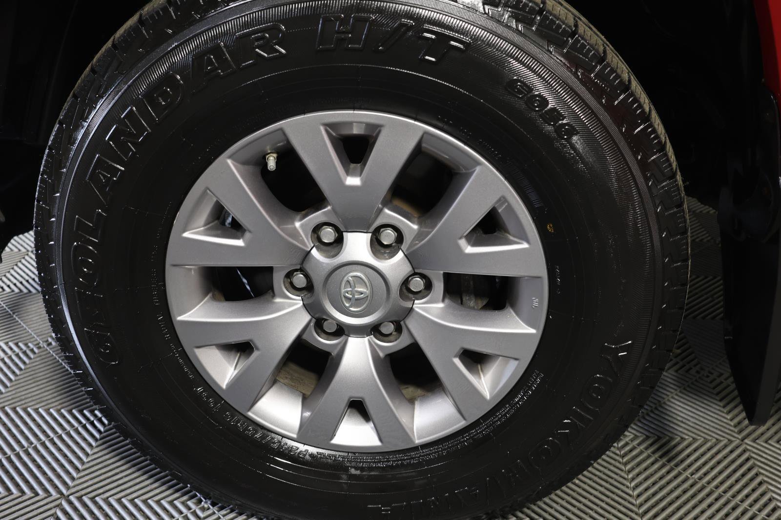 Used 2018 Toyota Tacoma SR5 AWD/4WD image 26