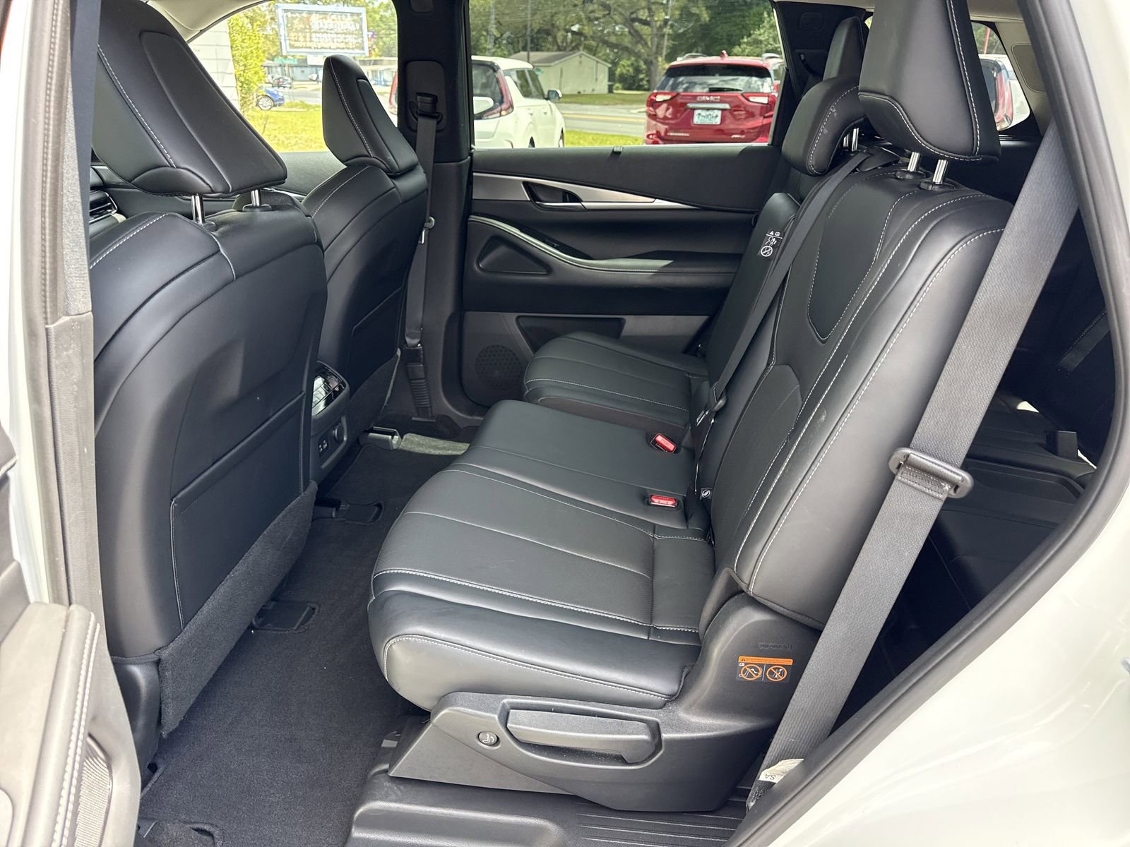 Used 2023 INFINITI QX60 Luxe w/ Cargo Package FWD image 10