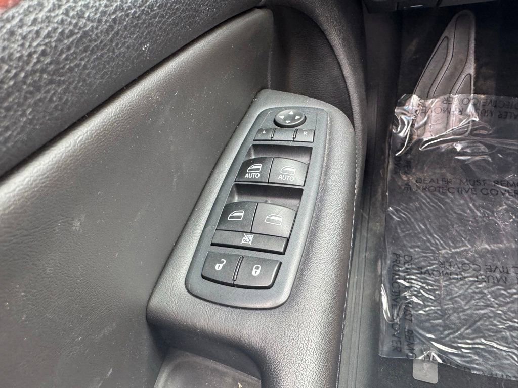 Used 2017 Chrysler 200 Limited Platinum w/ Comfort & Convenience Group FWD image 31