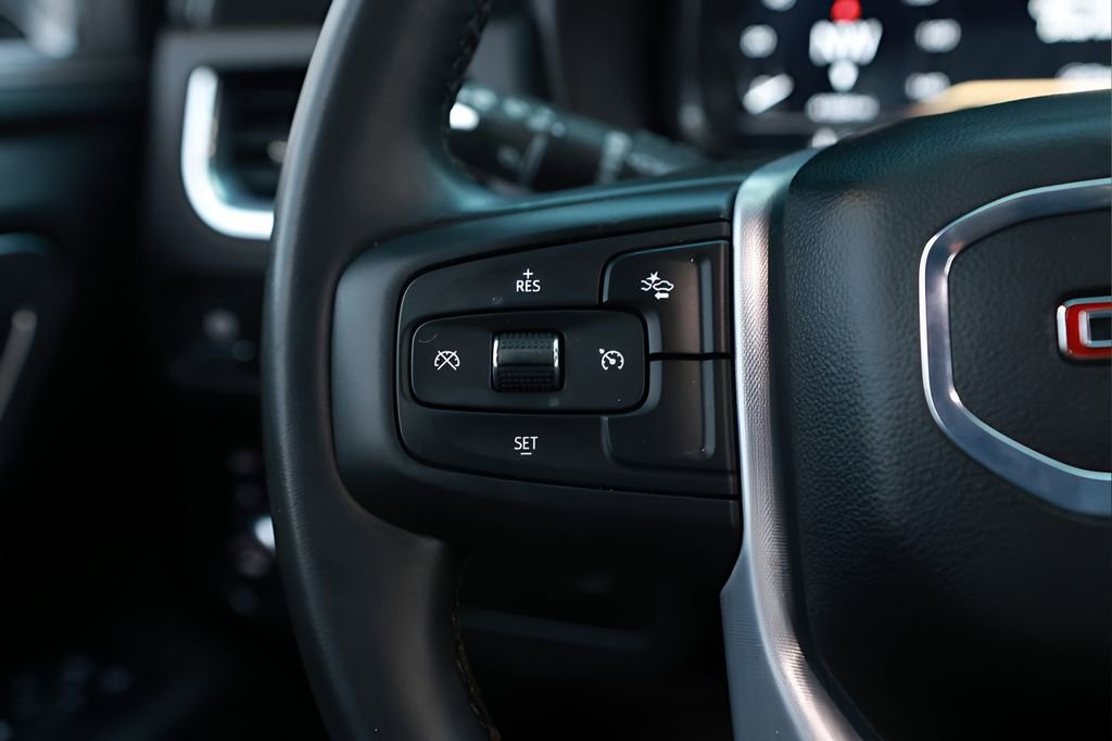 Used 2024 GMC Yukon SLT image 46