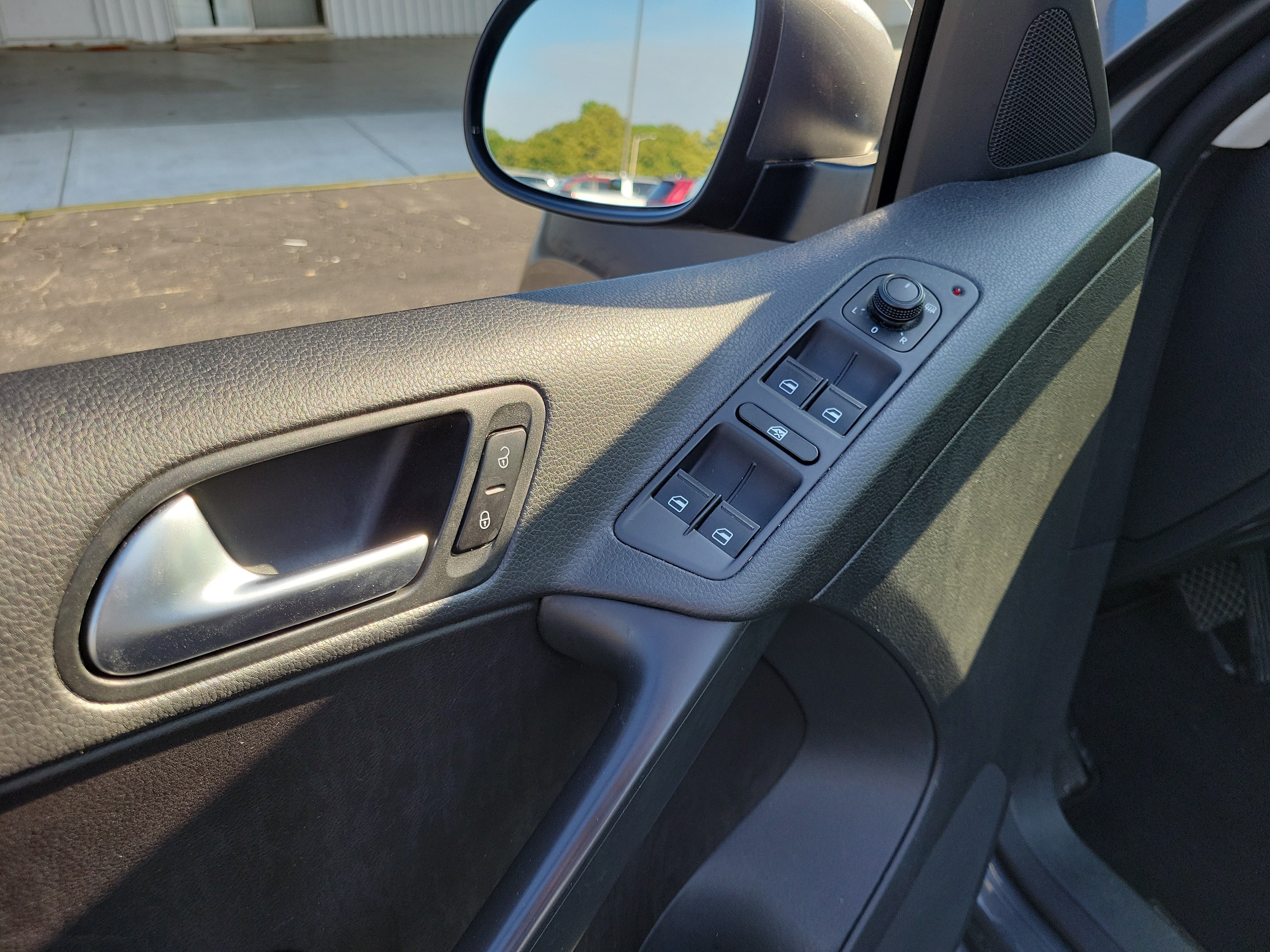 Used 2016 Volkswagen Tiguan S FWD image 18