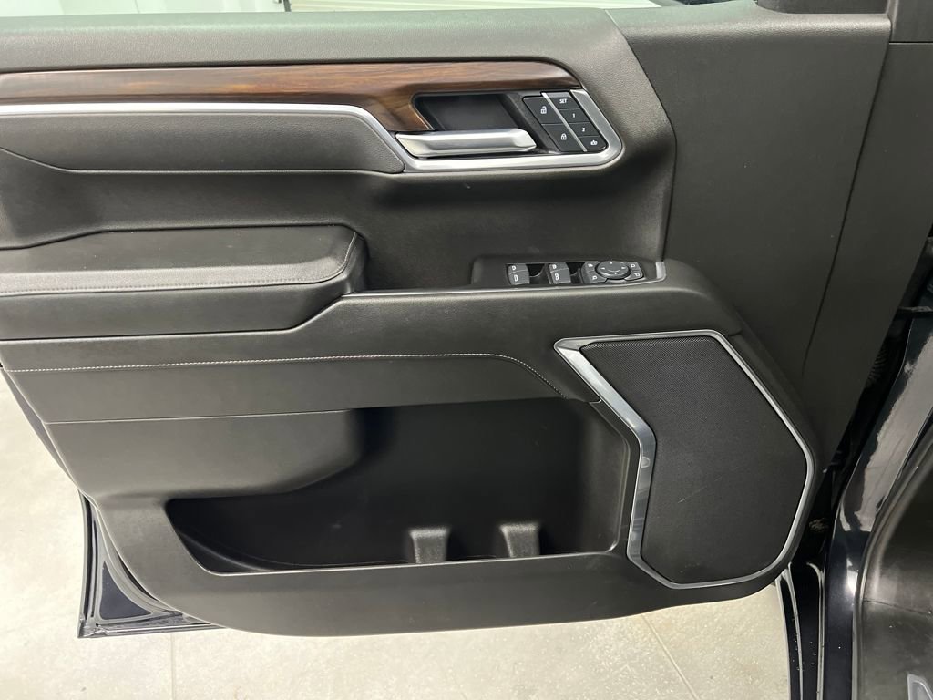 Used 2025 GMC Sierra 1500 SLT image 11