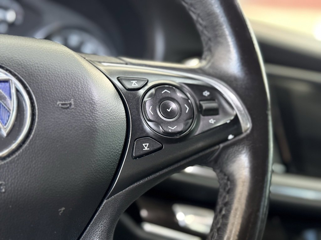 Used 2021 Buick Enclave Essence image 32