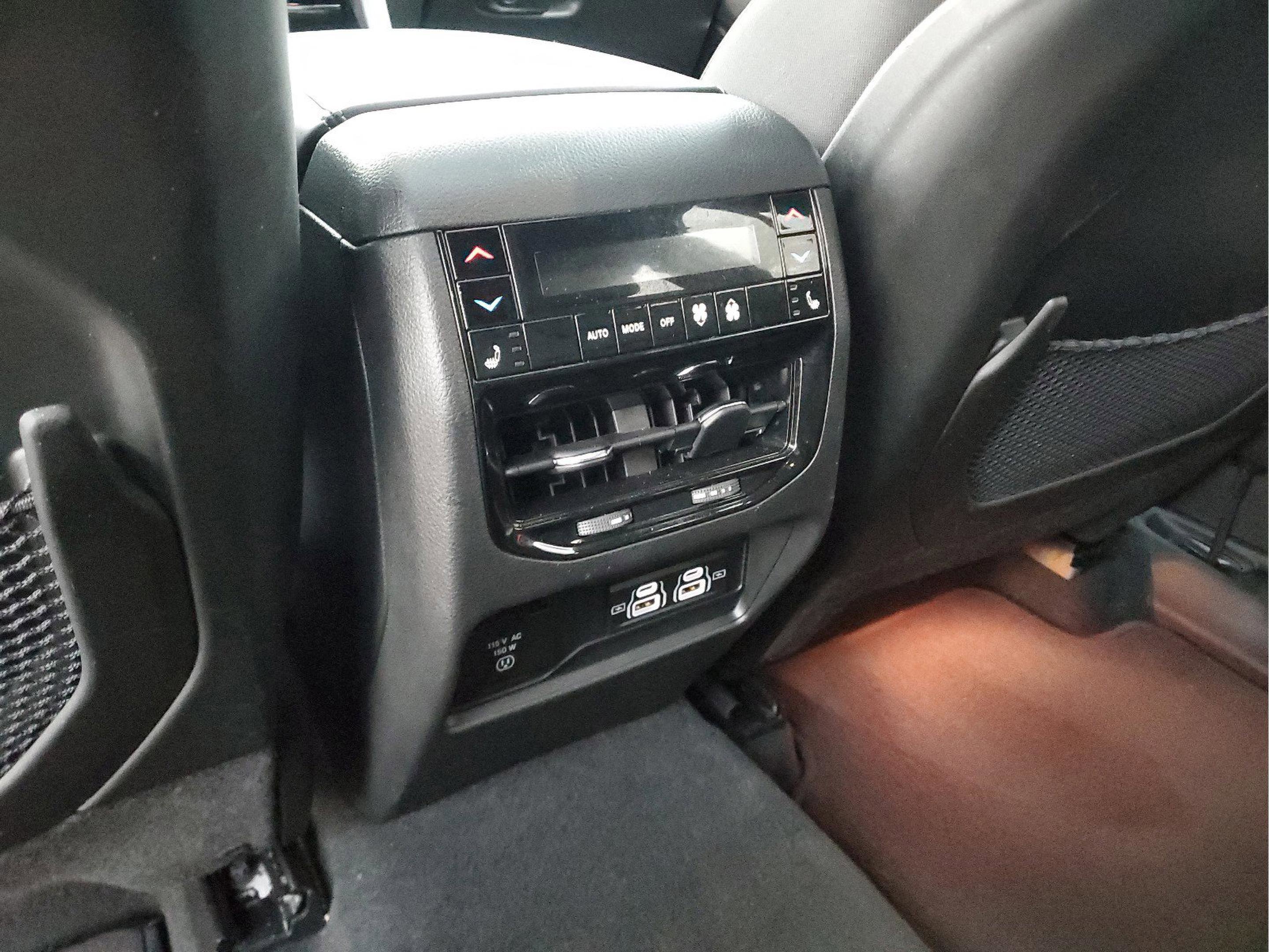 Used 2024 Jeep Grand Cherokee Overland w/ Advanced Protech Group III image 13