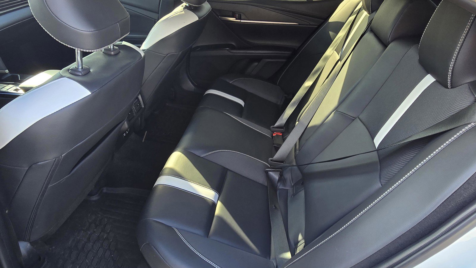 Used 2025 Toyota Camry SE image 15