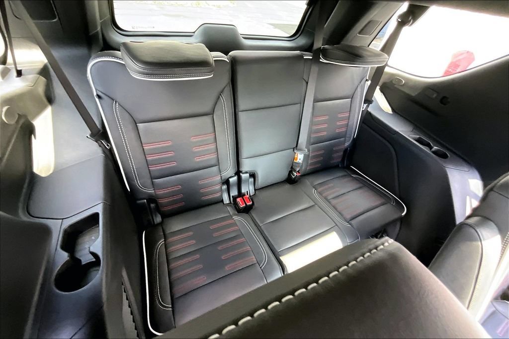 Used 2025 GMC Yukon AT4 Ultimate w/ LPO, Floor Liner Package AWD/4WD image 24
