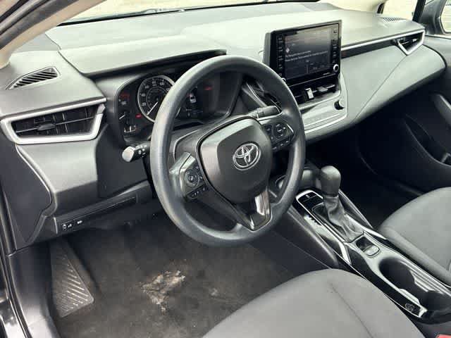 Used 2022 Toyota Corolla LE FWD image 2