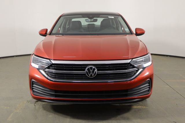 Used 2023 Volkswagen Jetta SE w/ Panoramic Sunroof Package image 3