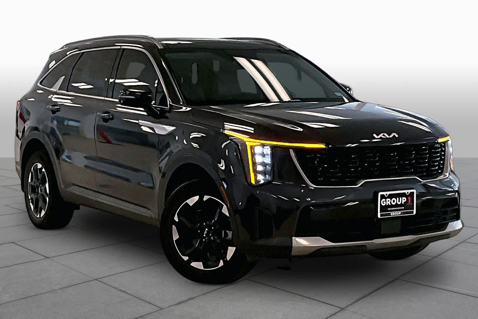 Used 2025 Kia Sorento S w/ Panoramic Sunroof Package AWD/4WD image 2