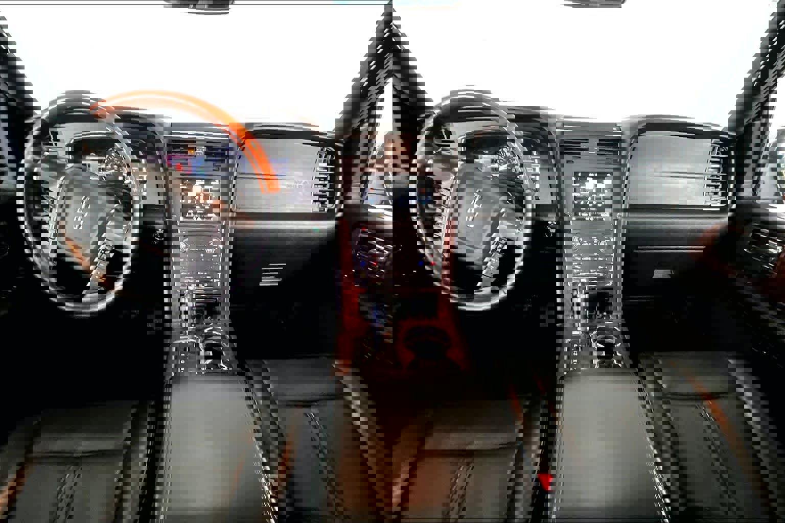 Used 2017 Lincoln Navigator Select image 16