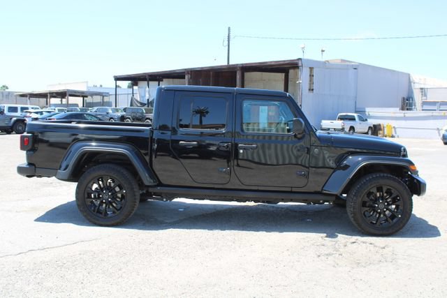 Used 2025 Jeep Gladiator Sport AWD/4WD image 3