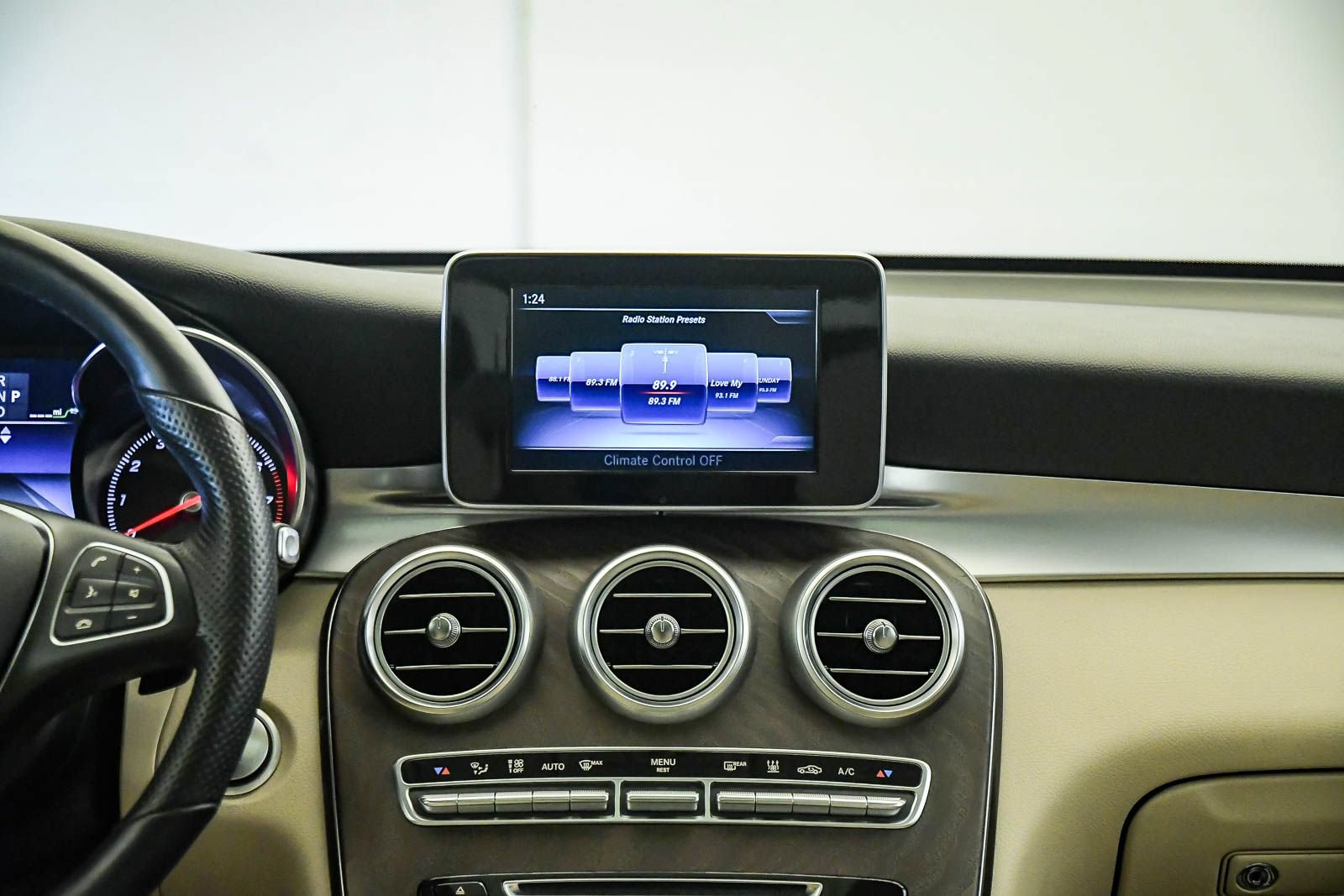 Used 2019 Mercedes-Benz GLC 350e 4MATIC image 13