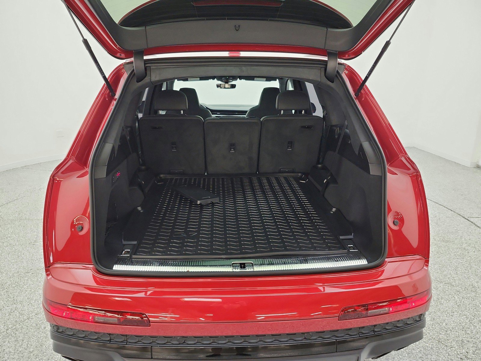 Used 2025 Audi SQ7 Prestige AWD/4WD image 38