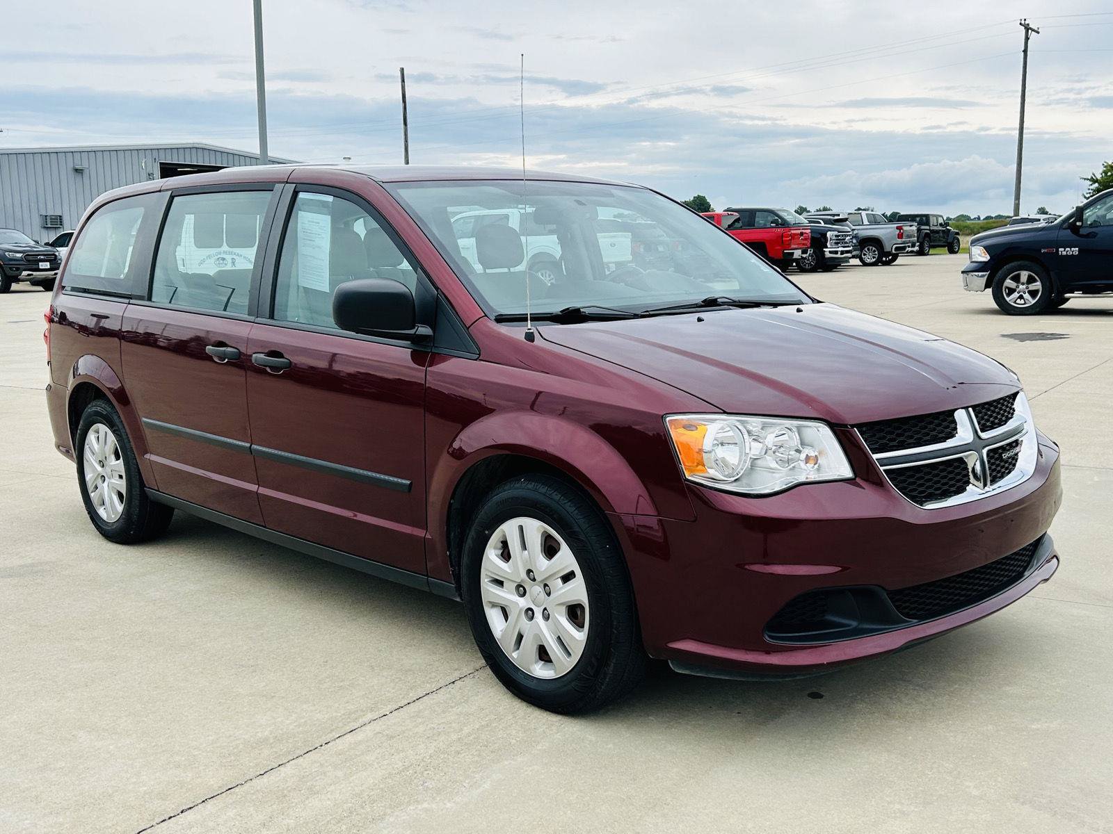 Used 2016 Dodge Grand Caravan American Value Package w/ UConnect Hands-Free Group FWD image 2