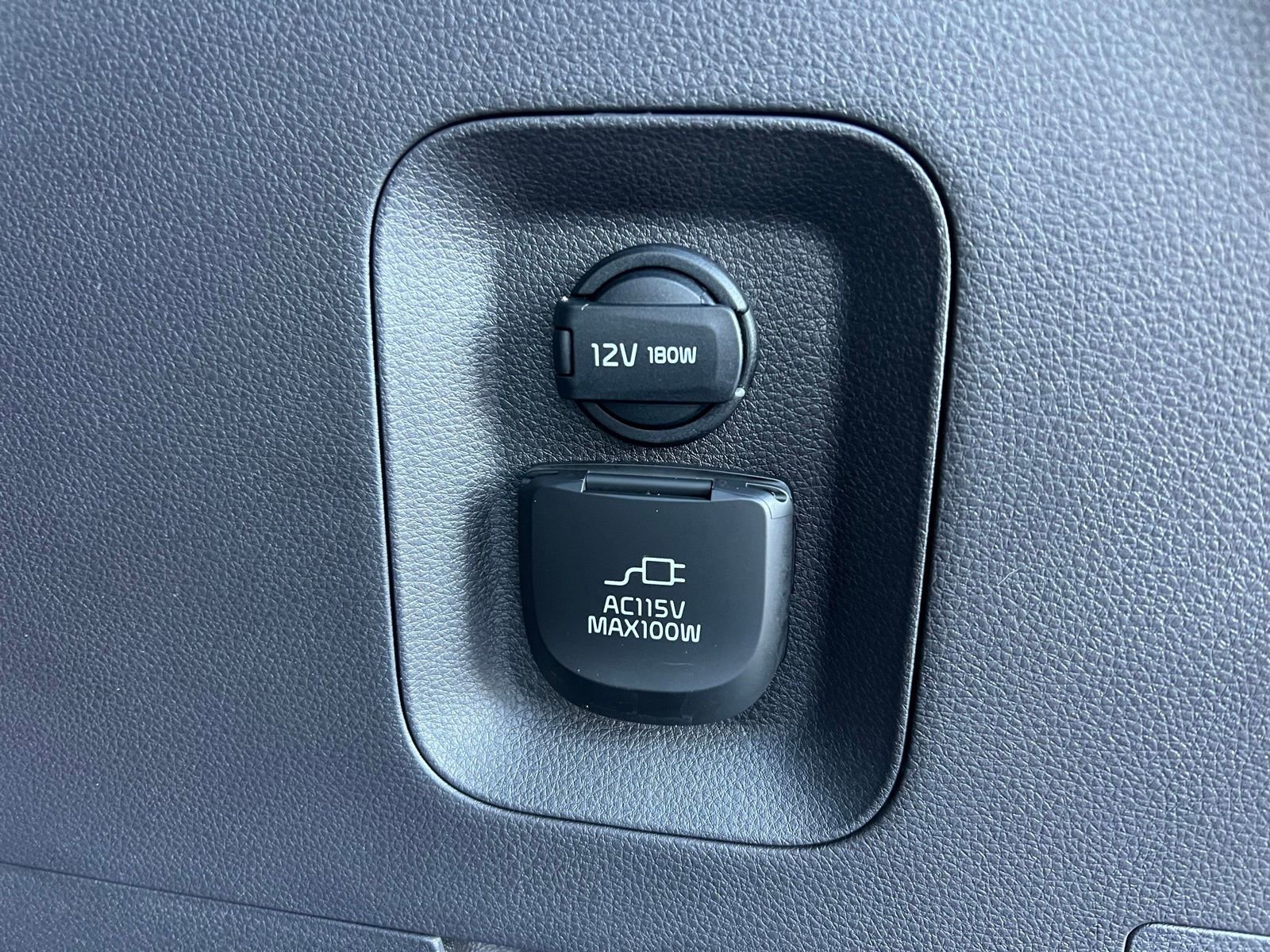 Used 2025 Kia Carnival SX Prestige image 23