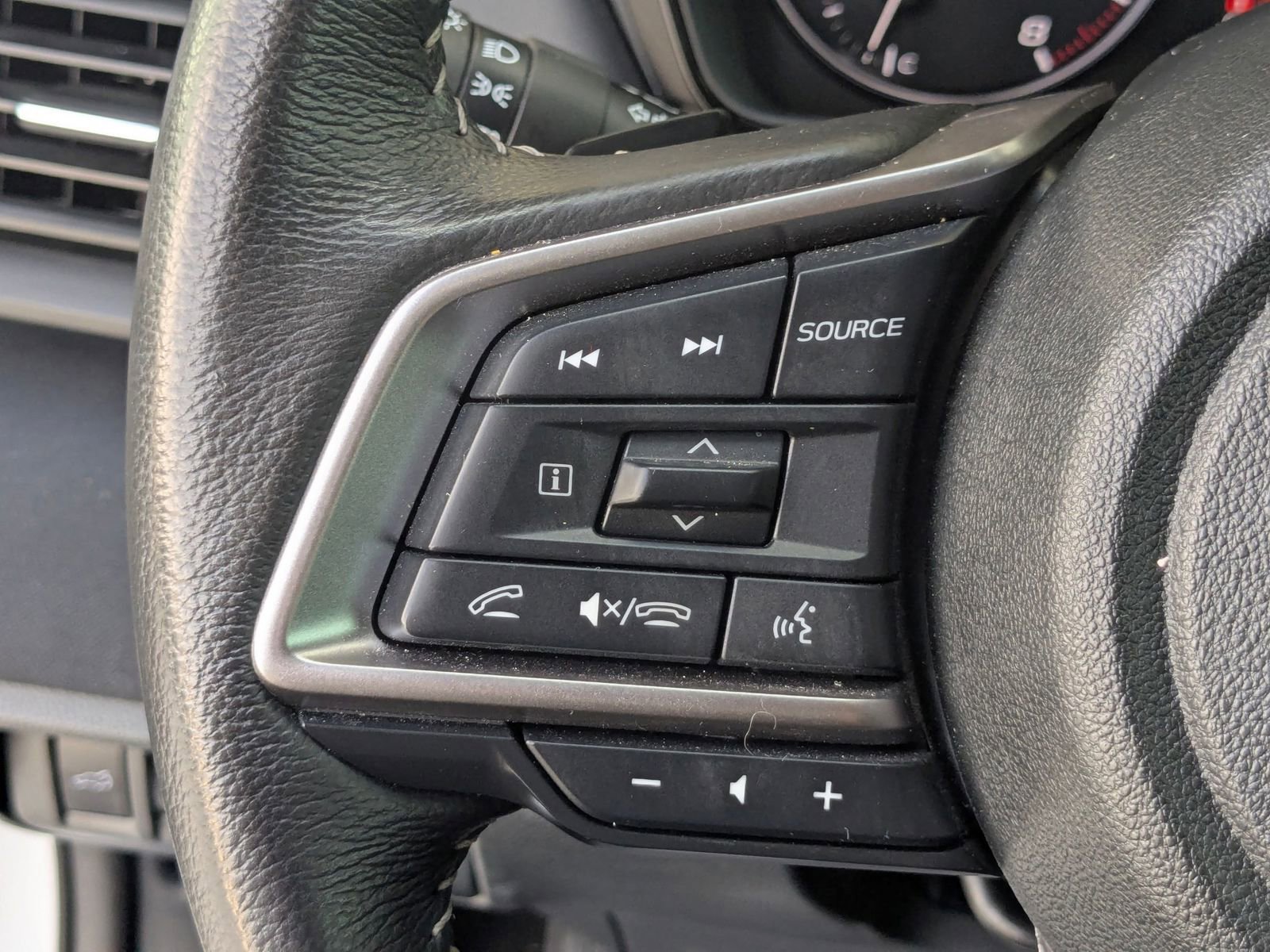 Used 2025 Subaru Outback Premium AWD/4WD image 16