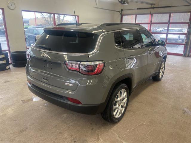 Certified 2023 Jeep Compass Latitude w/ Sun and Sound Group AWD/4WD image 19