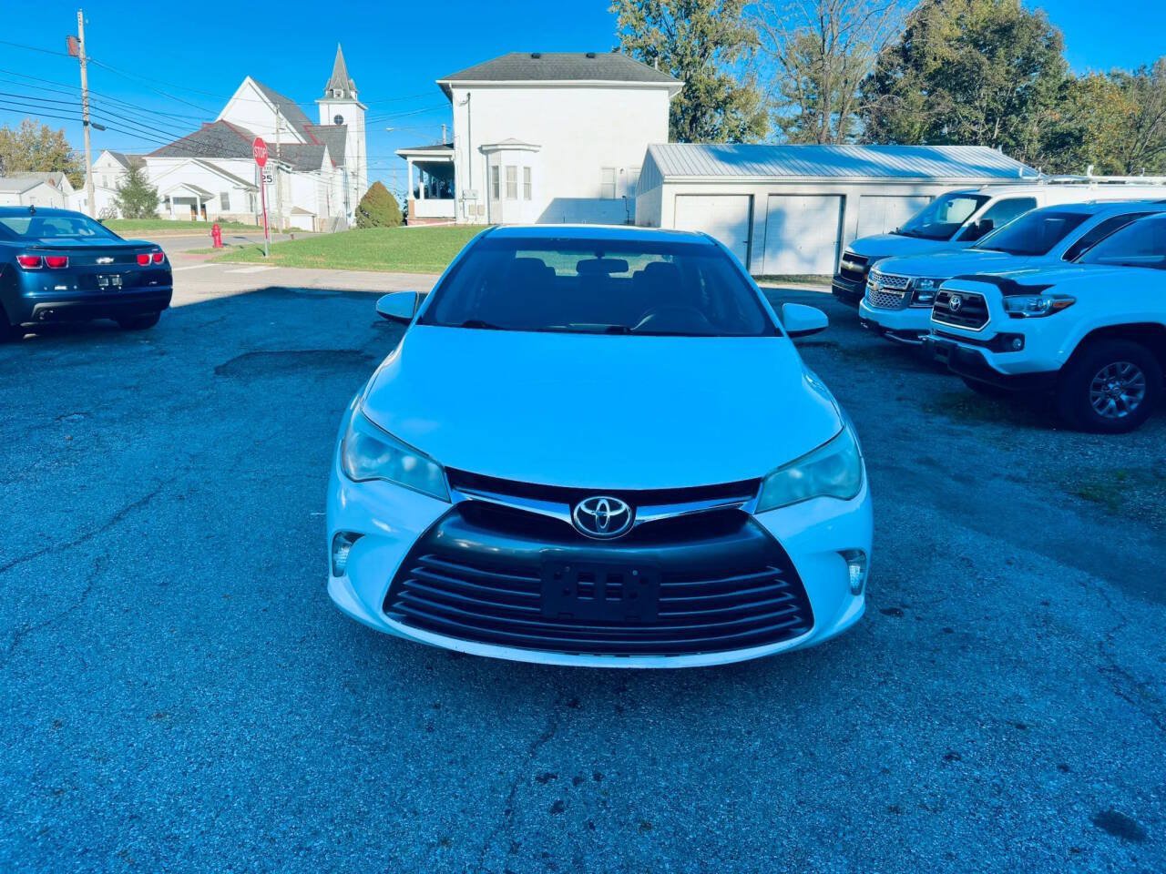 Used 2015 Toyota Camry LE FWD image 2