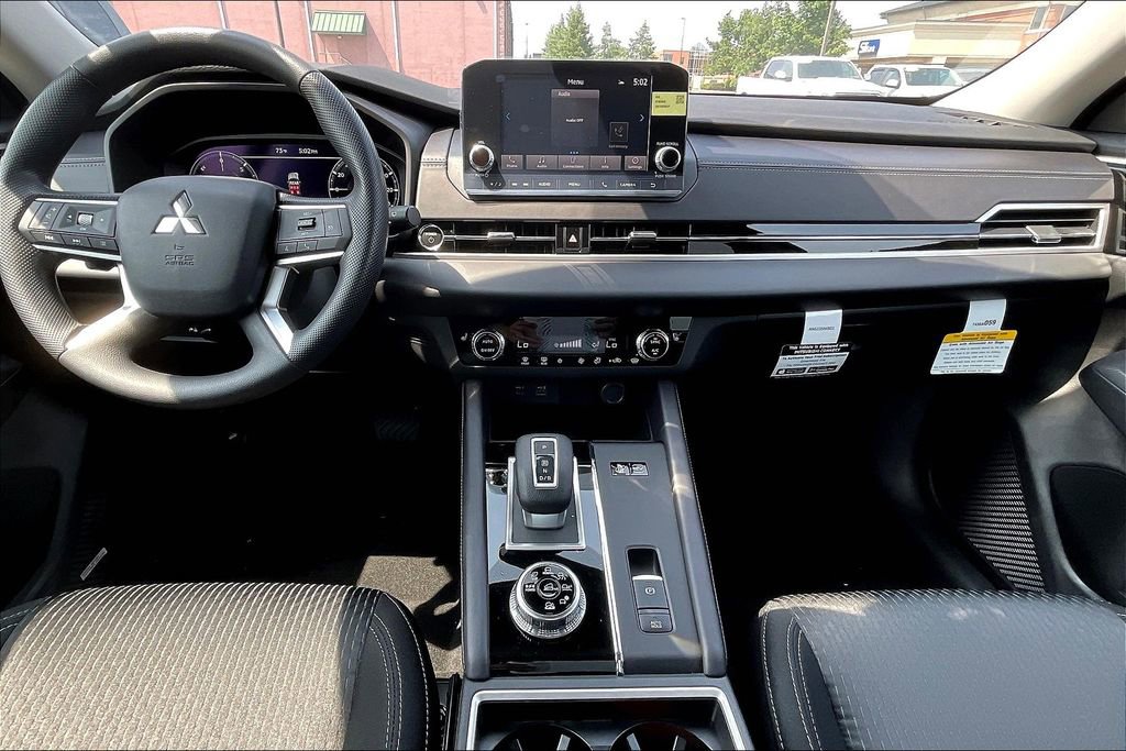 New 2025 Mitsubishi Outlander ES image 5