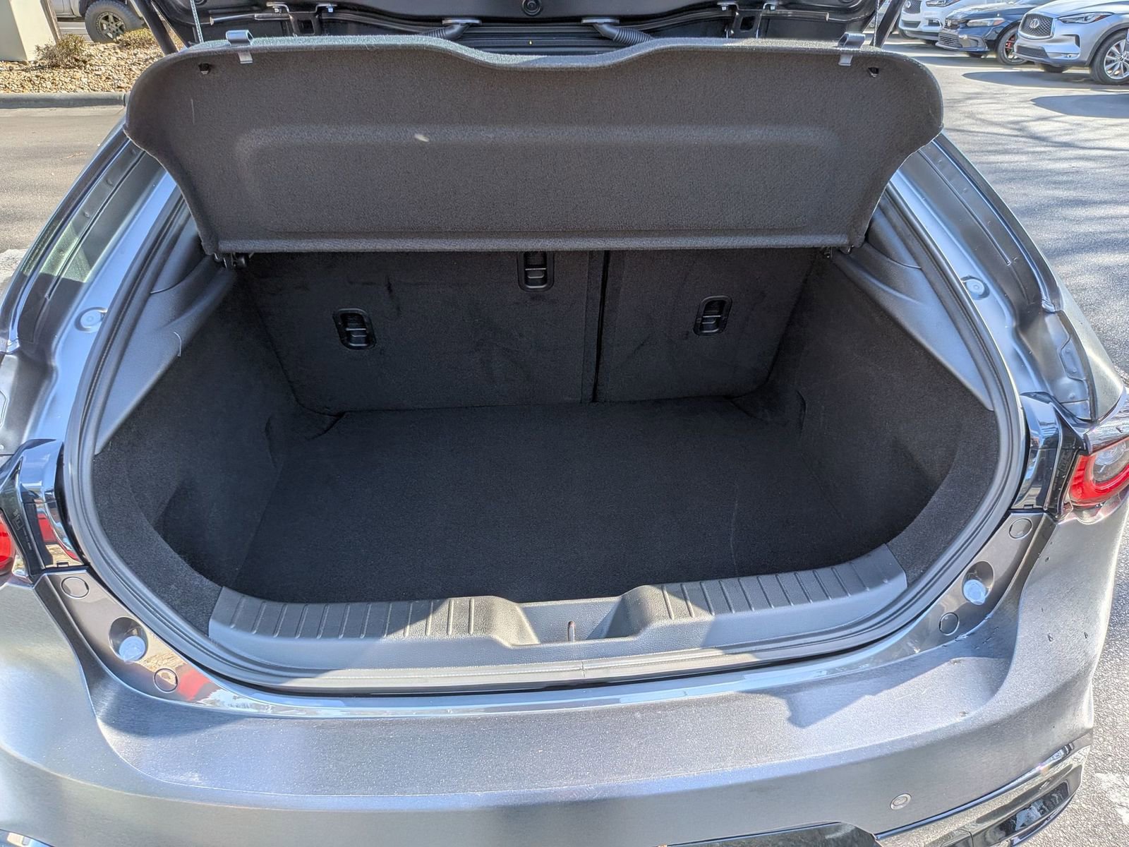 Used 2024 MAZDA MAZDA3 Hatchback w/ Appearance Package image 32