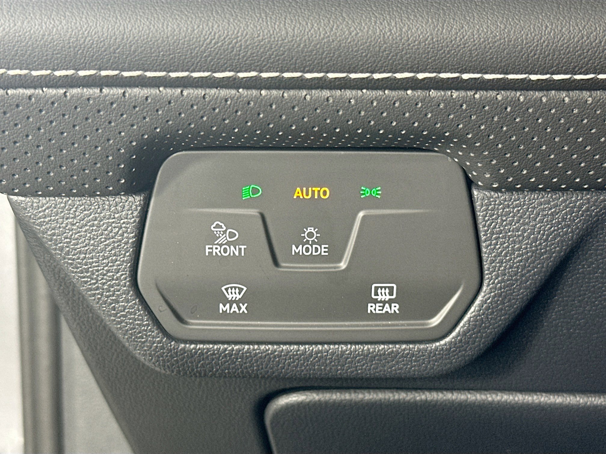 Used 2025 Volkswagen Atlas Cross Sport SE image 10