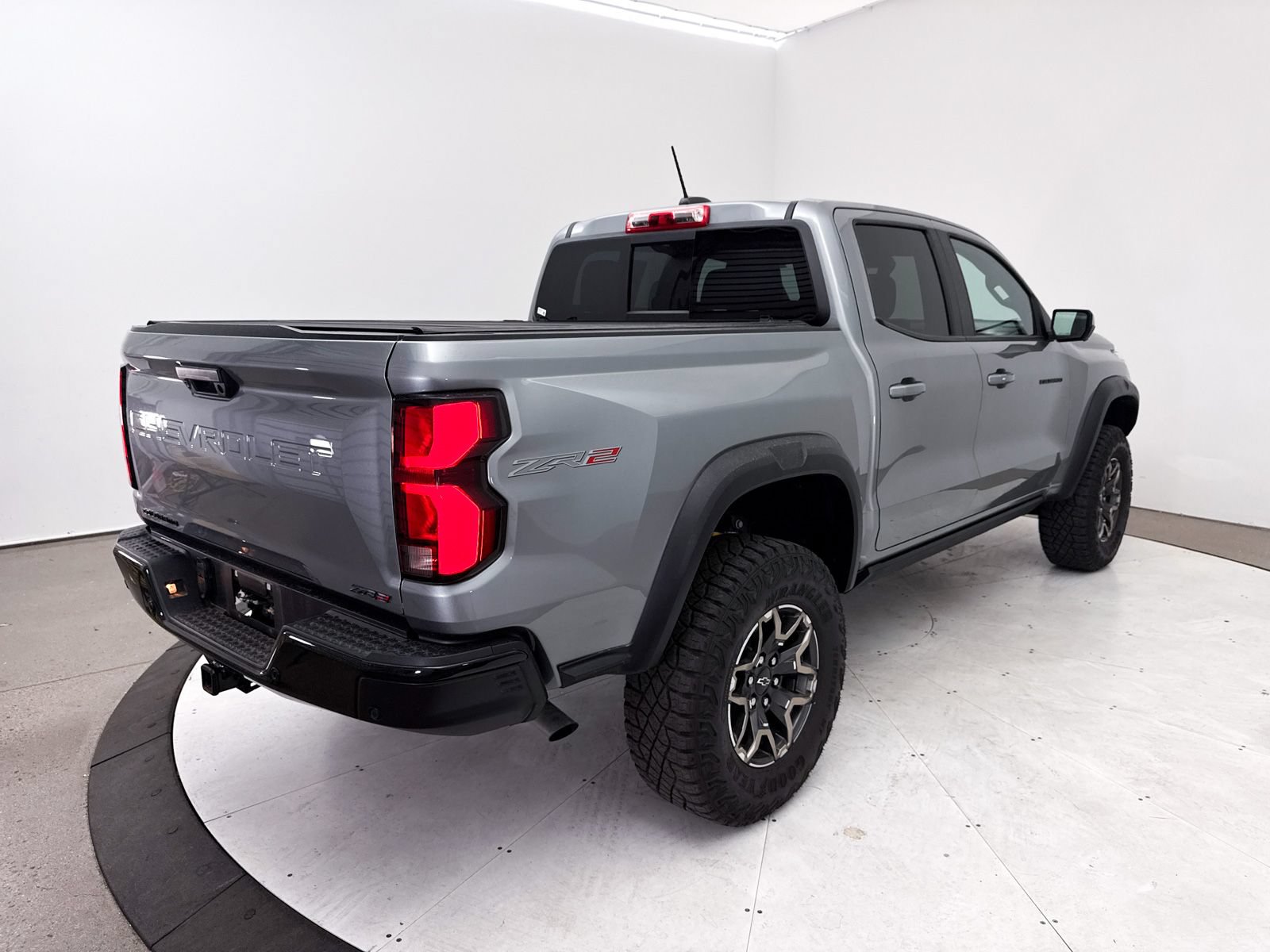 Used 2024 Chevrolet Colorado ZR2 w/ ZR2 Convenience Package III AWD/4WD image 19