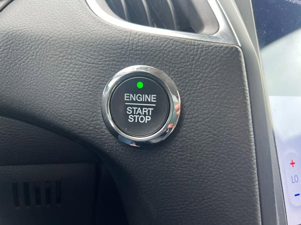 Used 2022 Ford Edge Titanium image 19