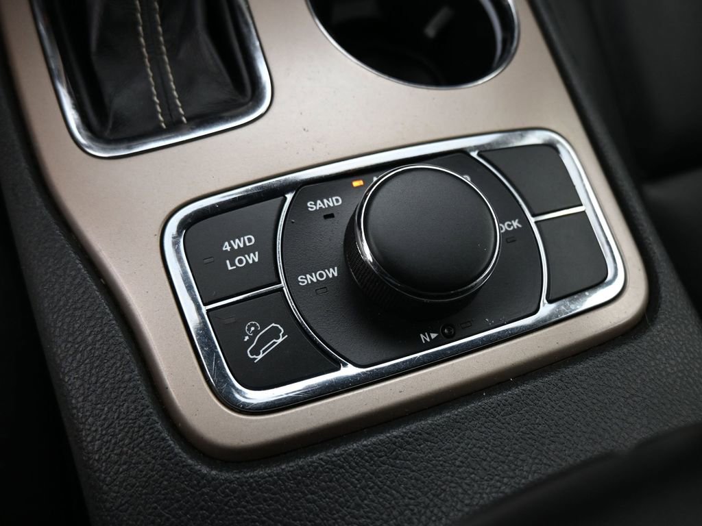 Used 2017 Jeep Grand Cherokee Limited AWD/4WD image 15