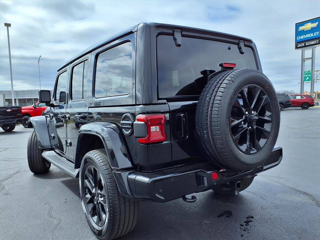Used 2022 Jeep Wrangler Unlimited Sahara AWD/4WD image 33