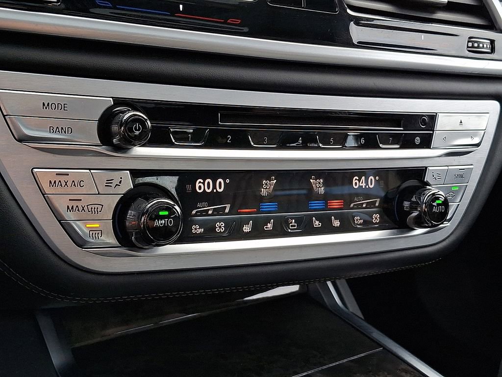 Used 2018 BMW M760i xDrive image 13