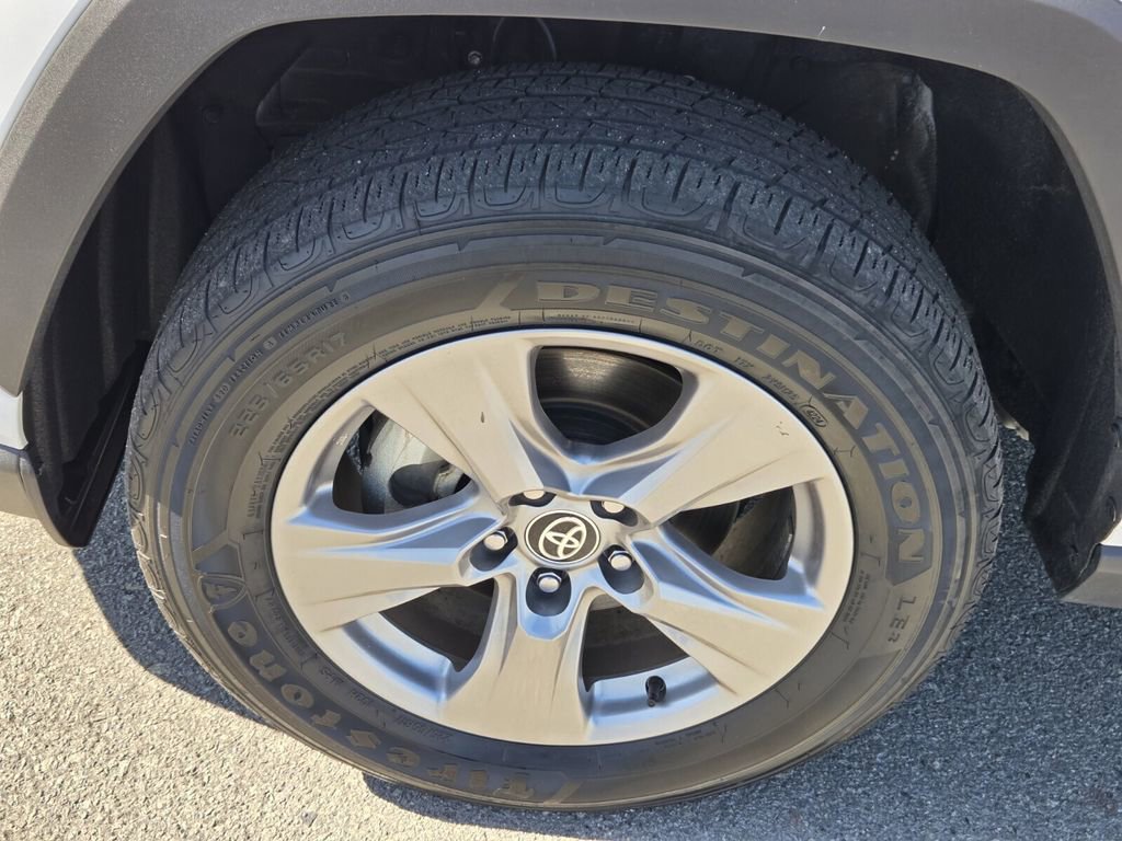 Used 2025 Toyota RAV4 XLE image 15