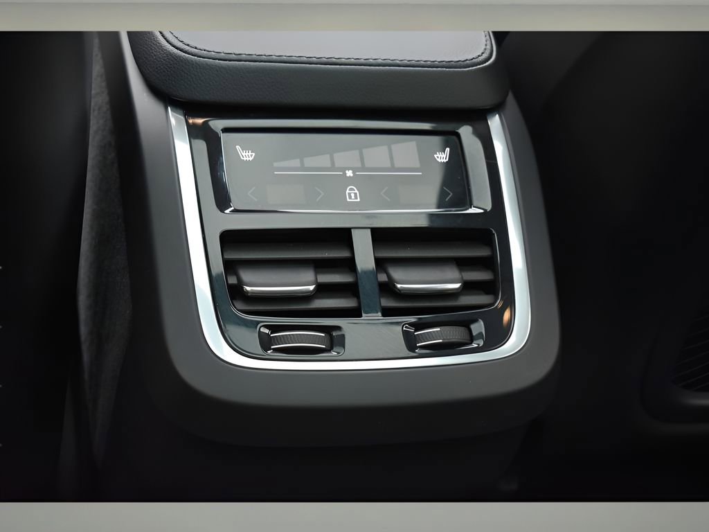 Used 2023 Volvo XC90 B5 Core w/ Protection Package Premier image 16