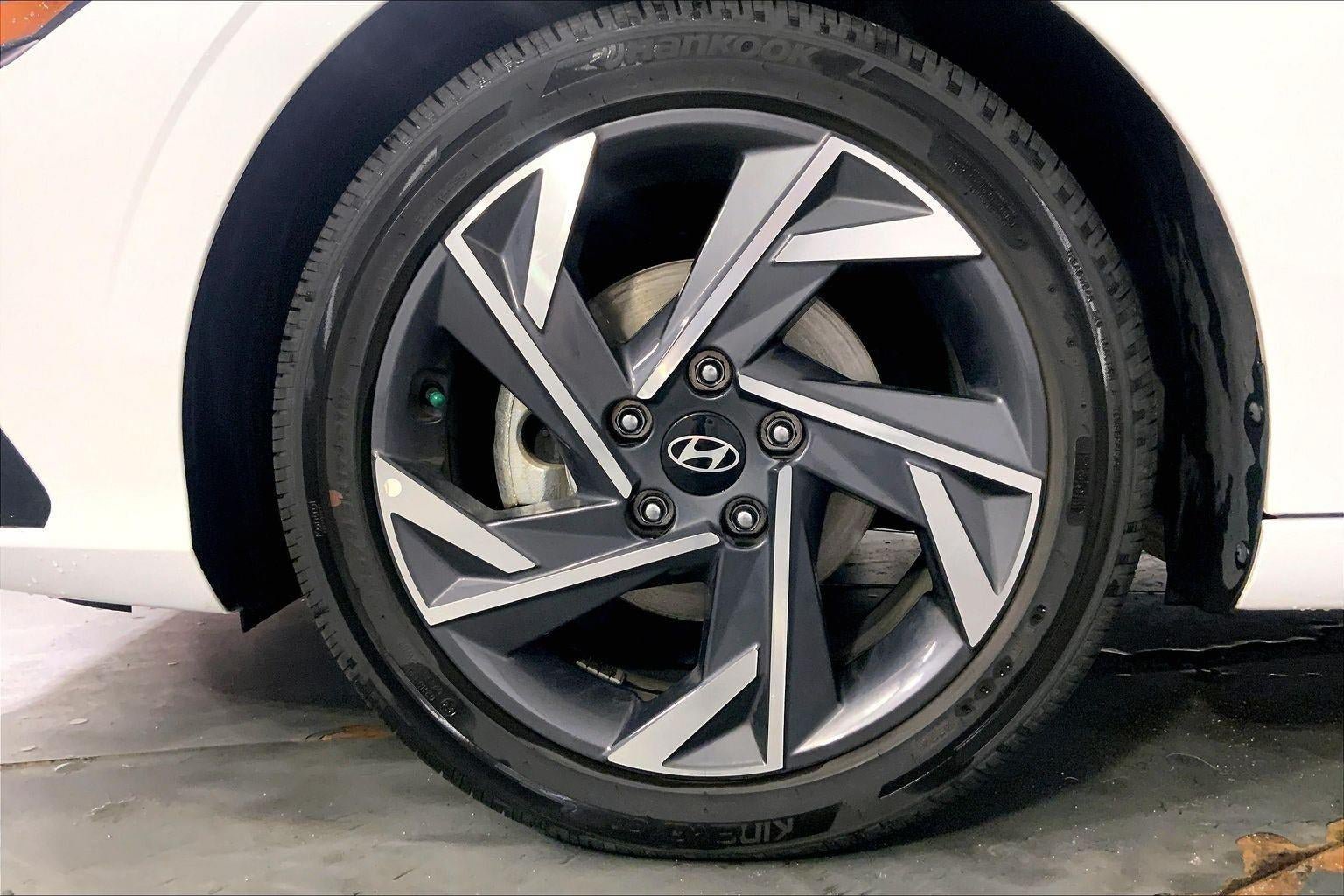 Used 2025 Hyundai Elantra SEL FWD image 9