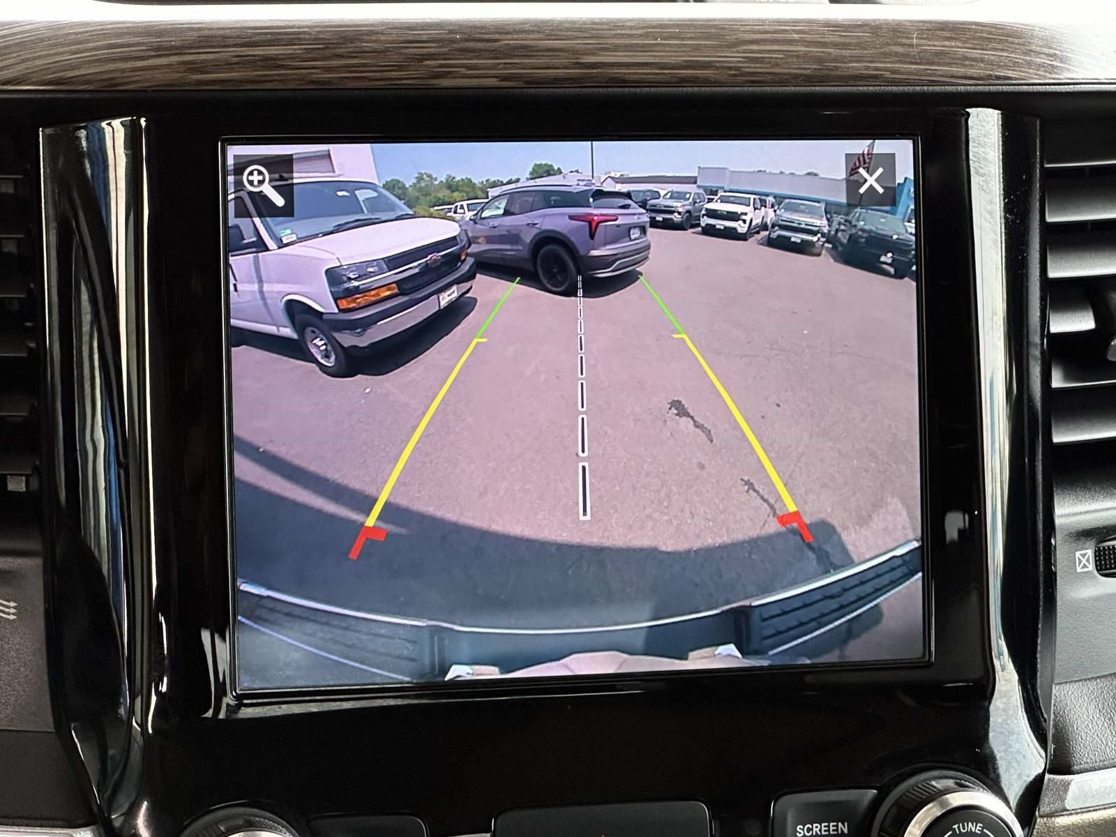 Used 2019 RAM 1500 Laramie AWD/4WD image 10