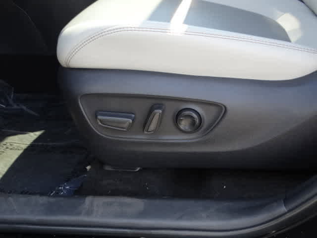 Used 2025 Toyota RAV4 Limited w/ Advanced Technology Package image 17