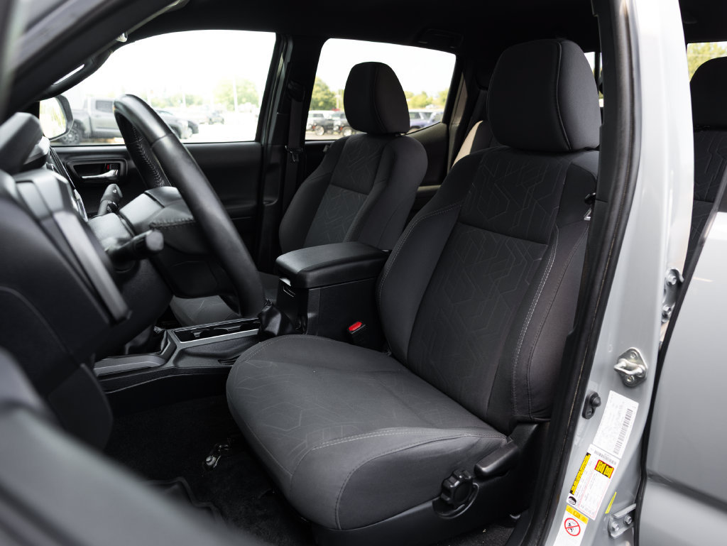 Used 2018 Toyota Tacoma TRD Sport AWD/4WD image 8