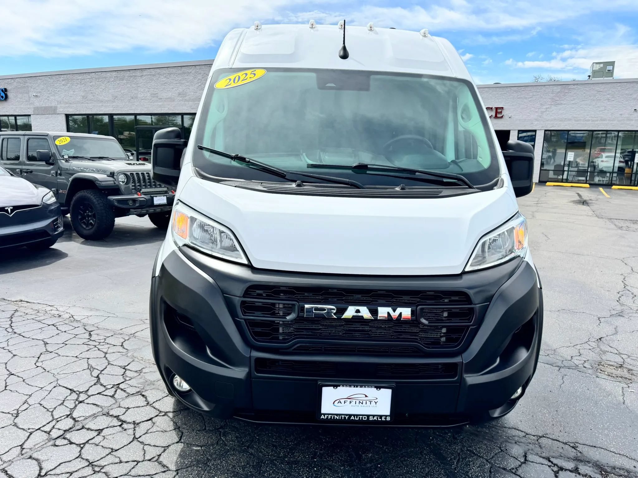 Used 2025 RAM ProMaster 2500 w/ Convenience Group FWD image 8