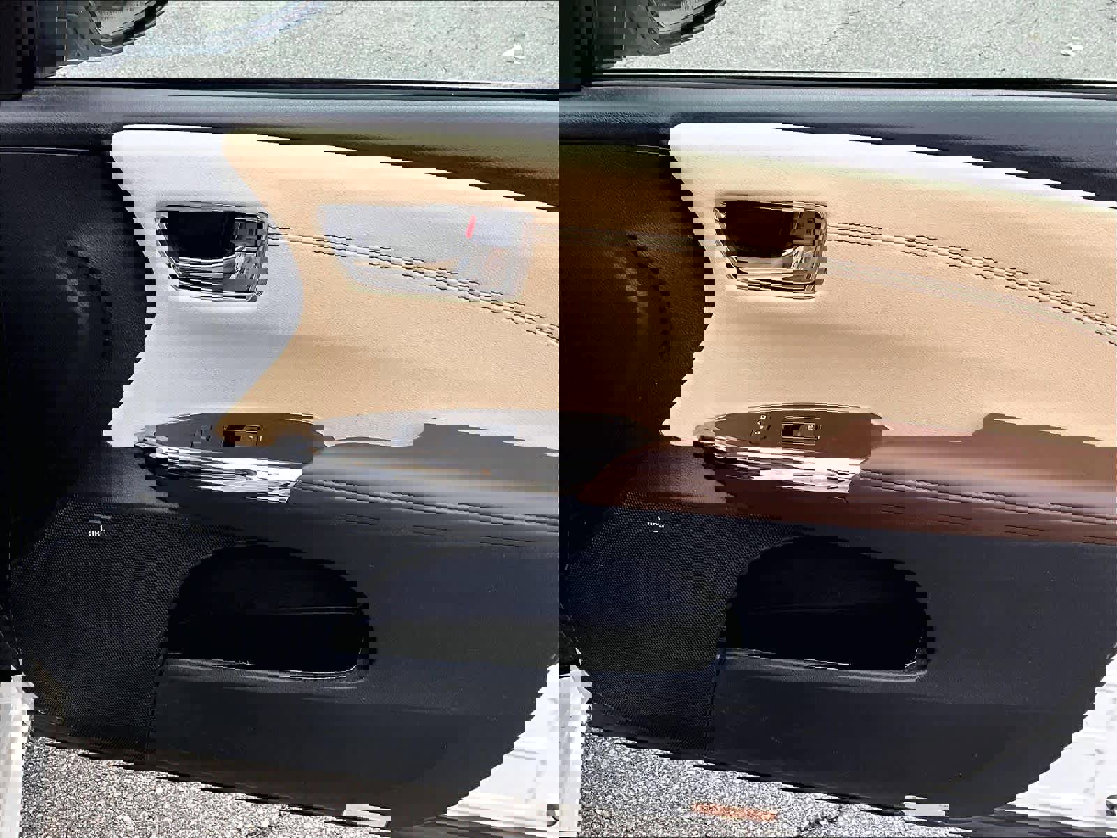 Used 2018 Toyota Avalon Limited image 12