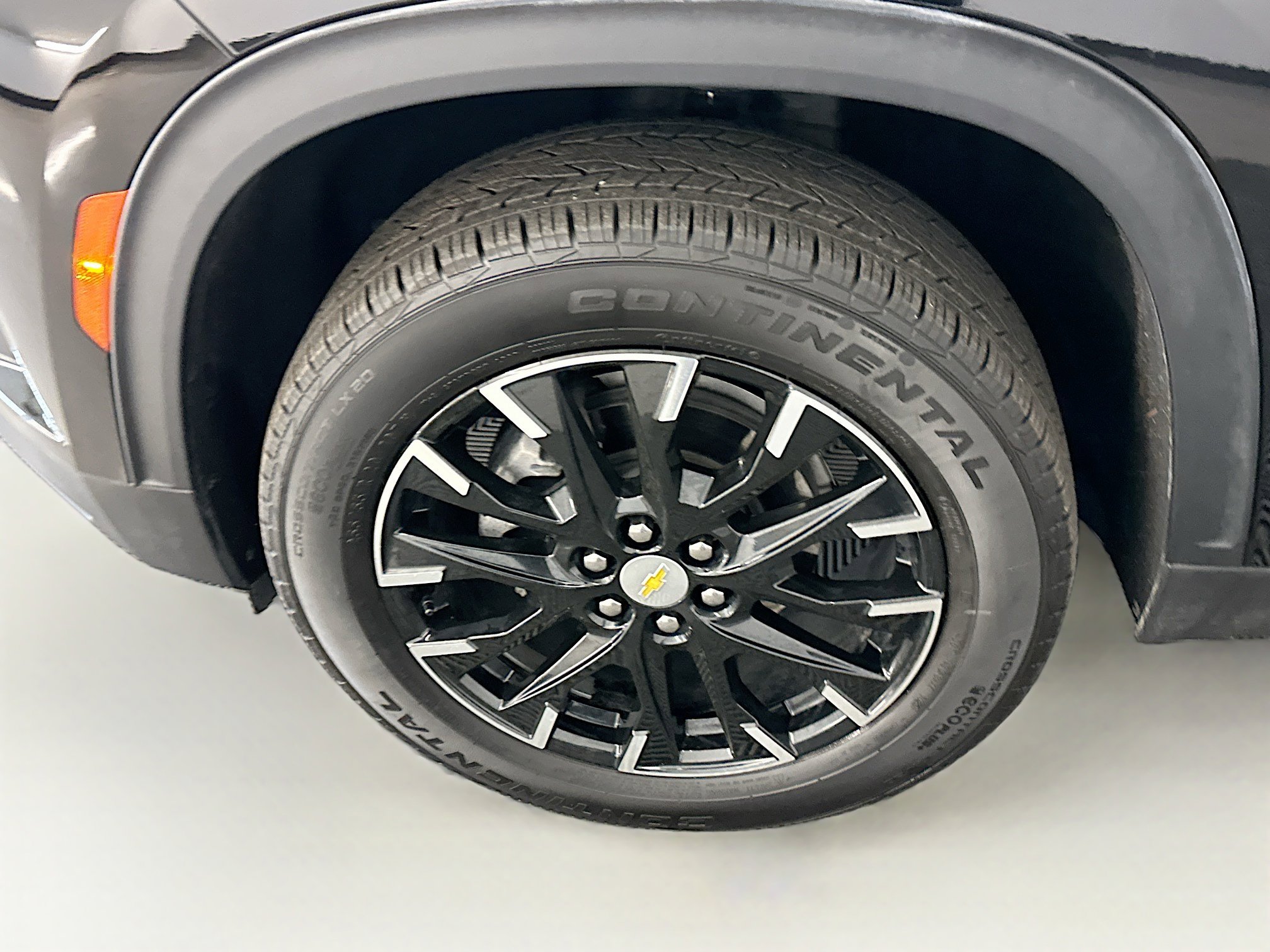 Used 2025 Chevrolet Traverse LT w/ Sun and Wheel Package image 11