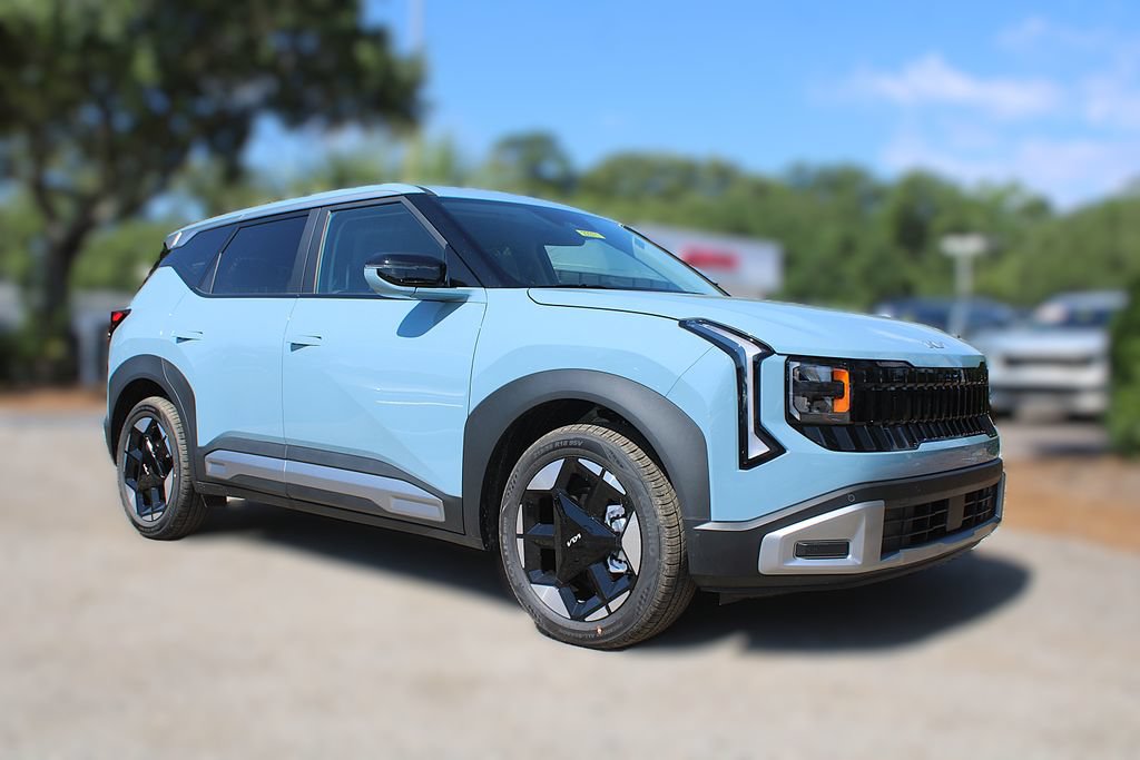 New 2027 Kia Seltos S FWD image 3