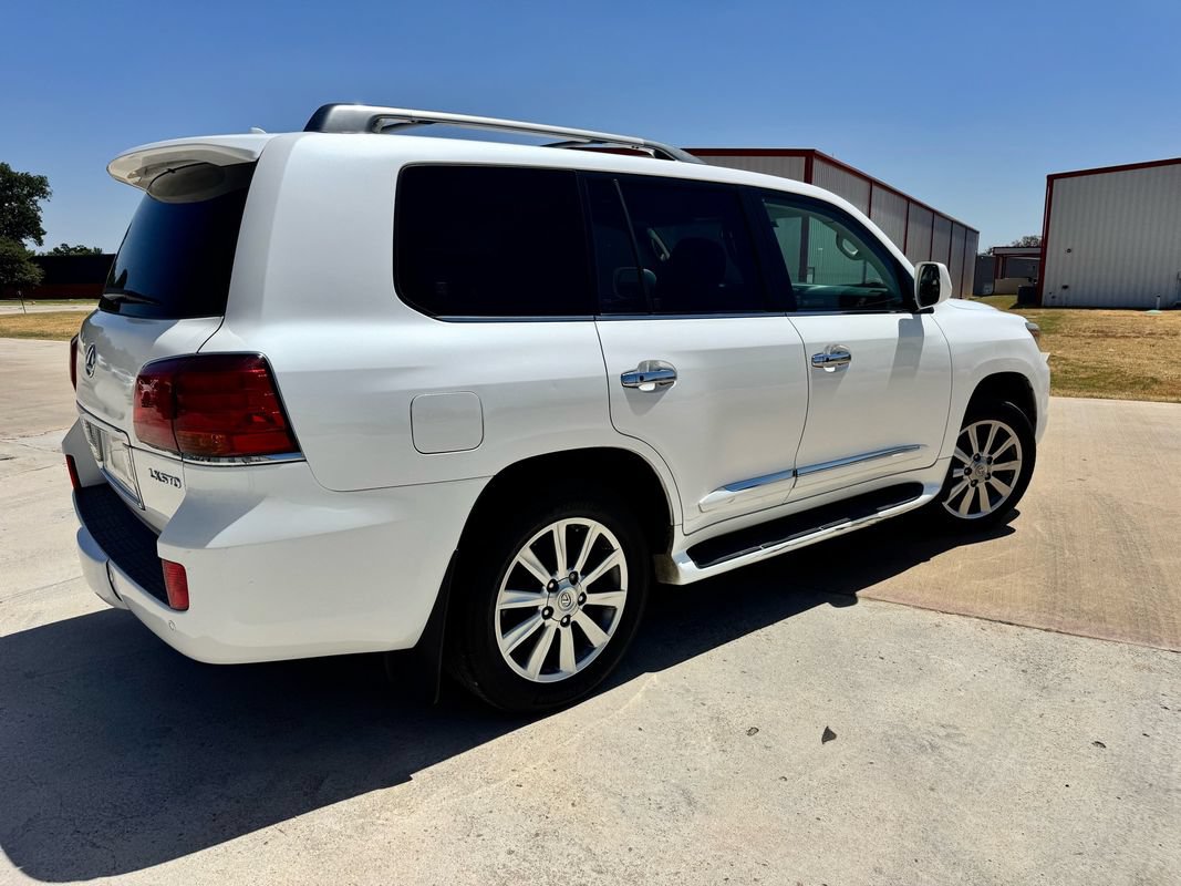 Used 2010 Lexus LX 570 4WD w/ Luxury Pkg image 6
