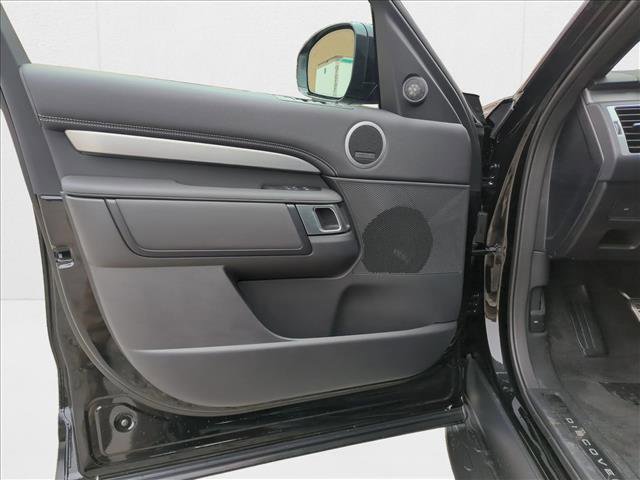 New 2024 Land Rover Discovery Dynamic SE image 19