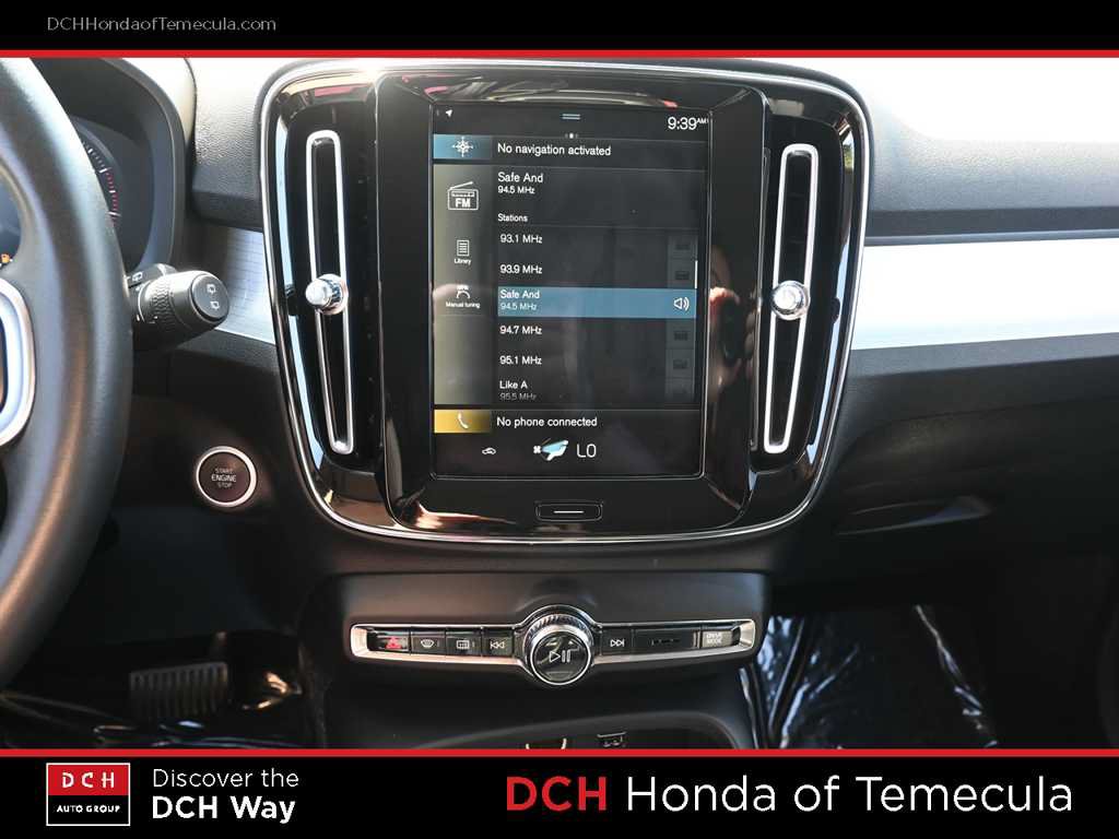 Used 2021 Volvo XC40 T4 Momentum FWD image 12