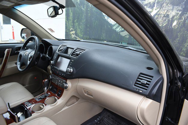Used 2012 Toyota Highlander Limited w/ Tow Pkg AWD/4WD image 25