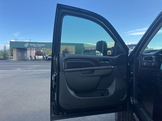 Used 2011 GMC Sierra 2500 Denali w/ Suspension Package, Off-Road AWD/4WD image 36