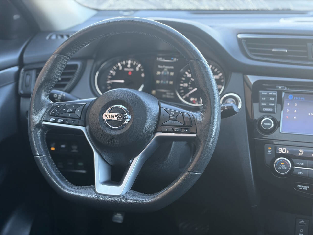 Used 2017 Nissan Rogue SV image 23