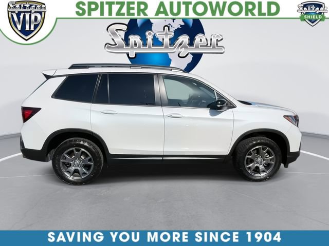 Used 2024 Honda Passport TrailSport image 2