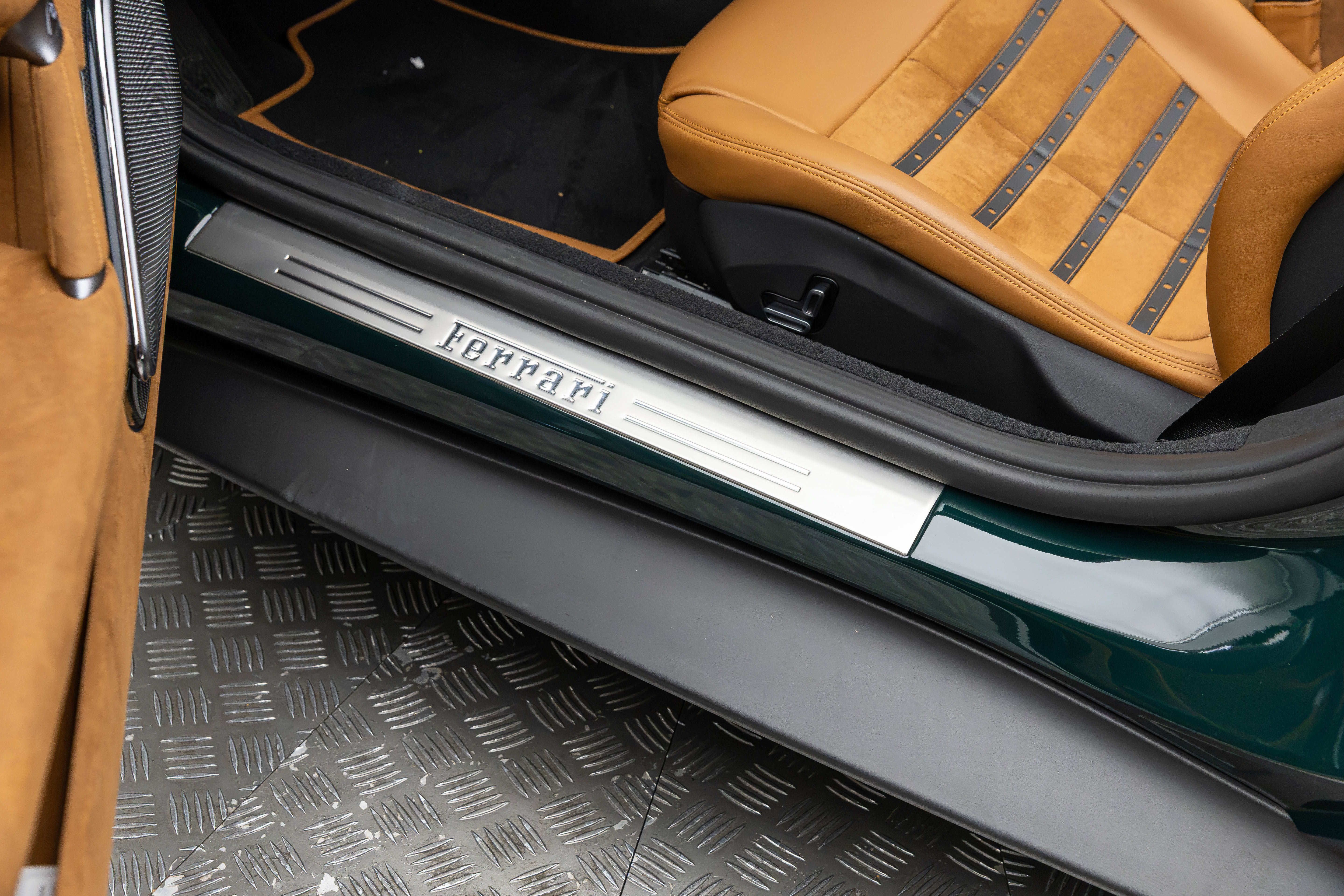 Certified 2025 Ferrari Roma Spider RWD image 27