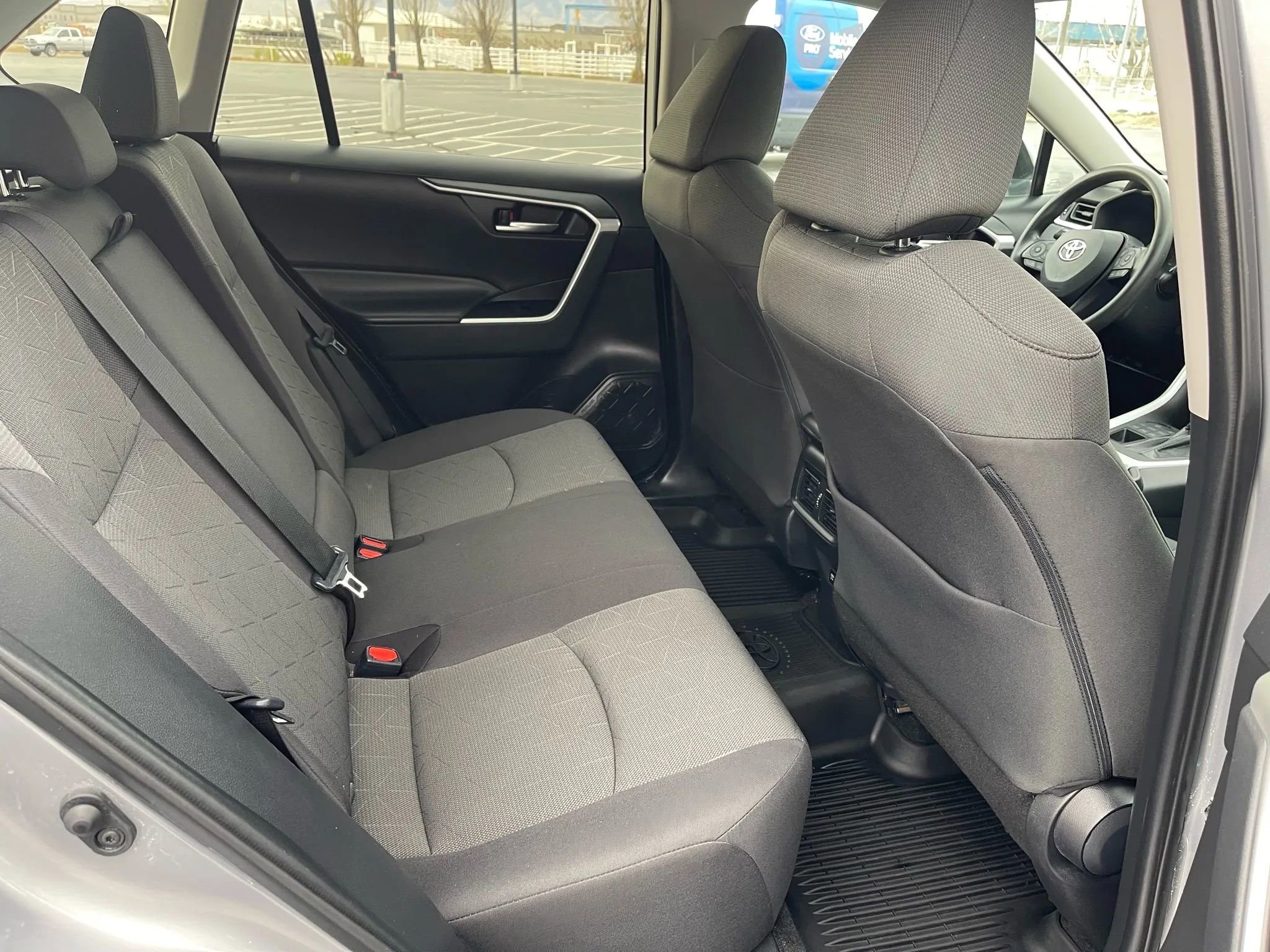 Used 2021 Toyota RAV4 XLE image 19