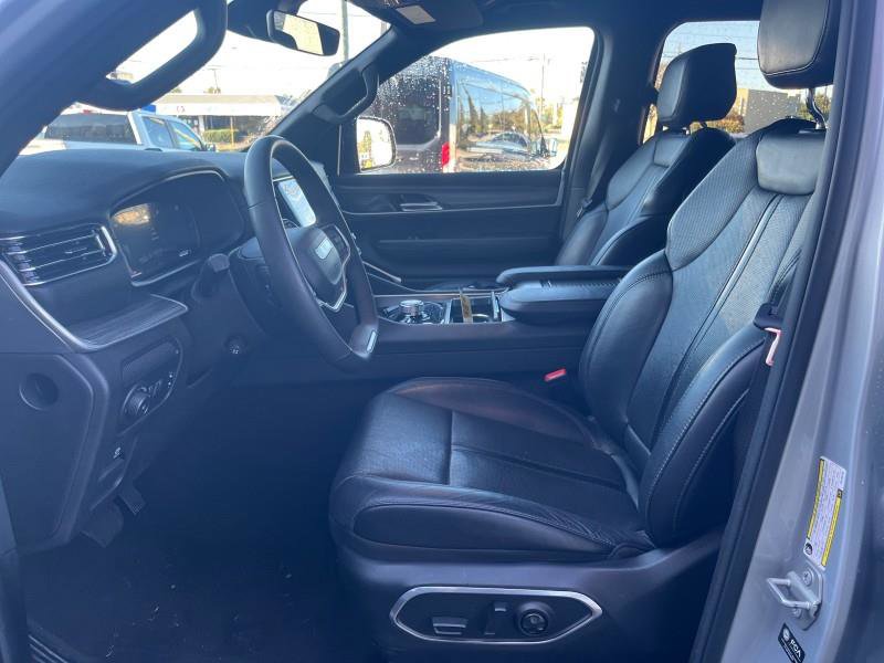 Used 2024 Jeep Wagoneer Series II w/ Flexible Seating Group image 15